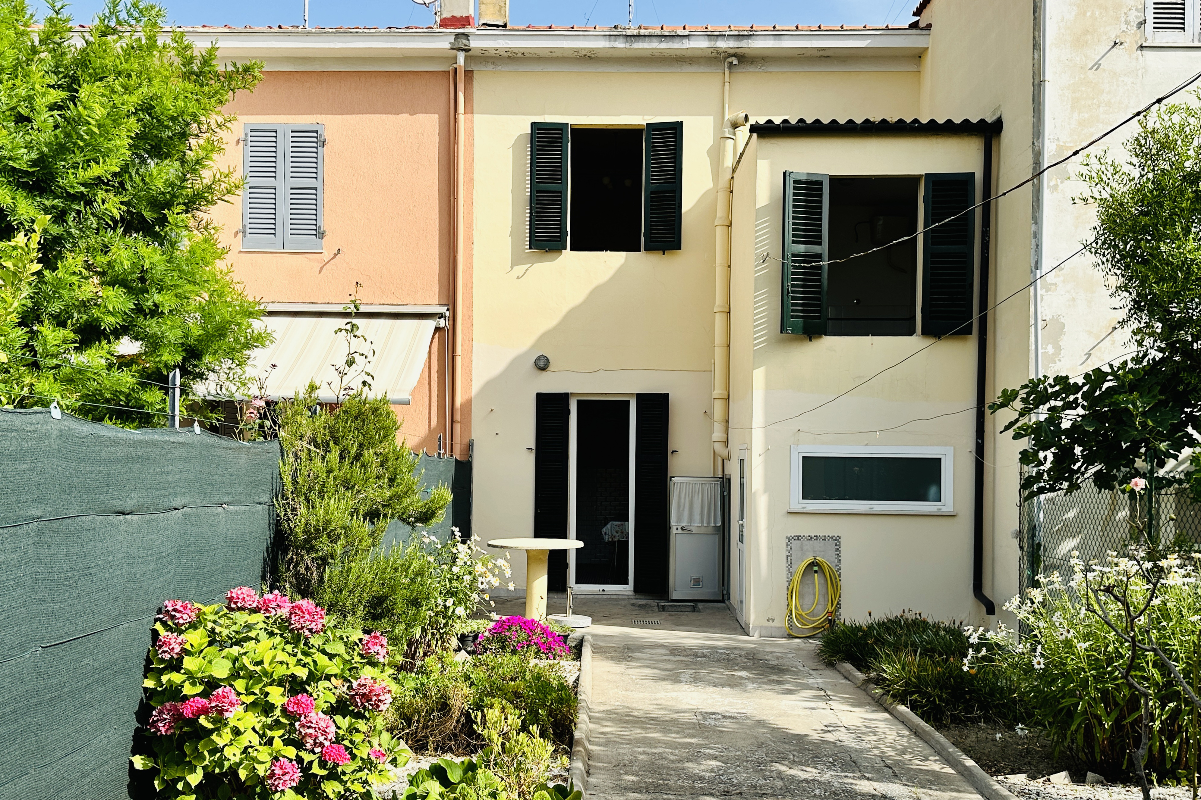 Vendita libera casa a schiera con scoperto Pesaro - Zona porto (SC700)